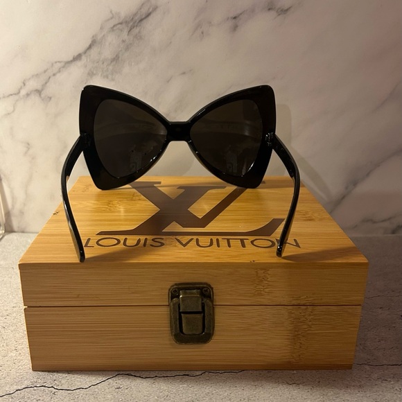 Cat-Eye Black Bow Shaped Sunglasses - Picture 3 of 4